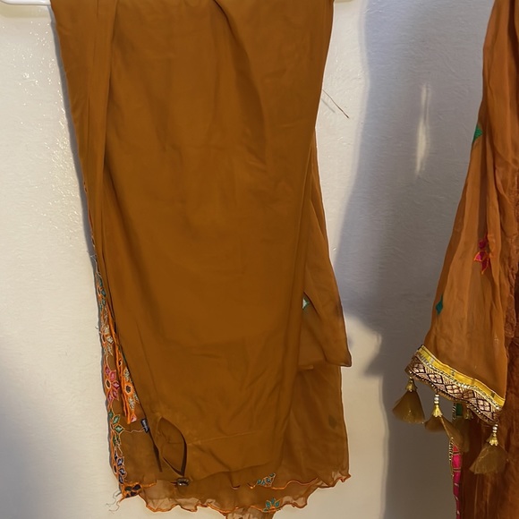 New pakistani embroidered 3 pc suit - Picture 8 of 8